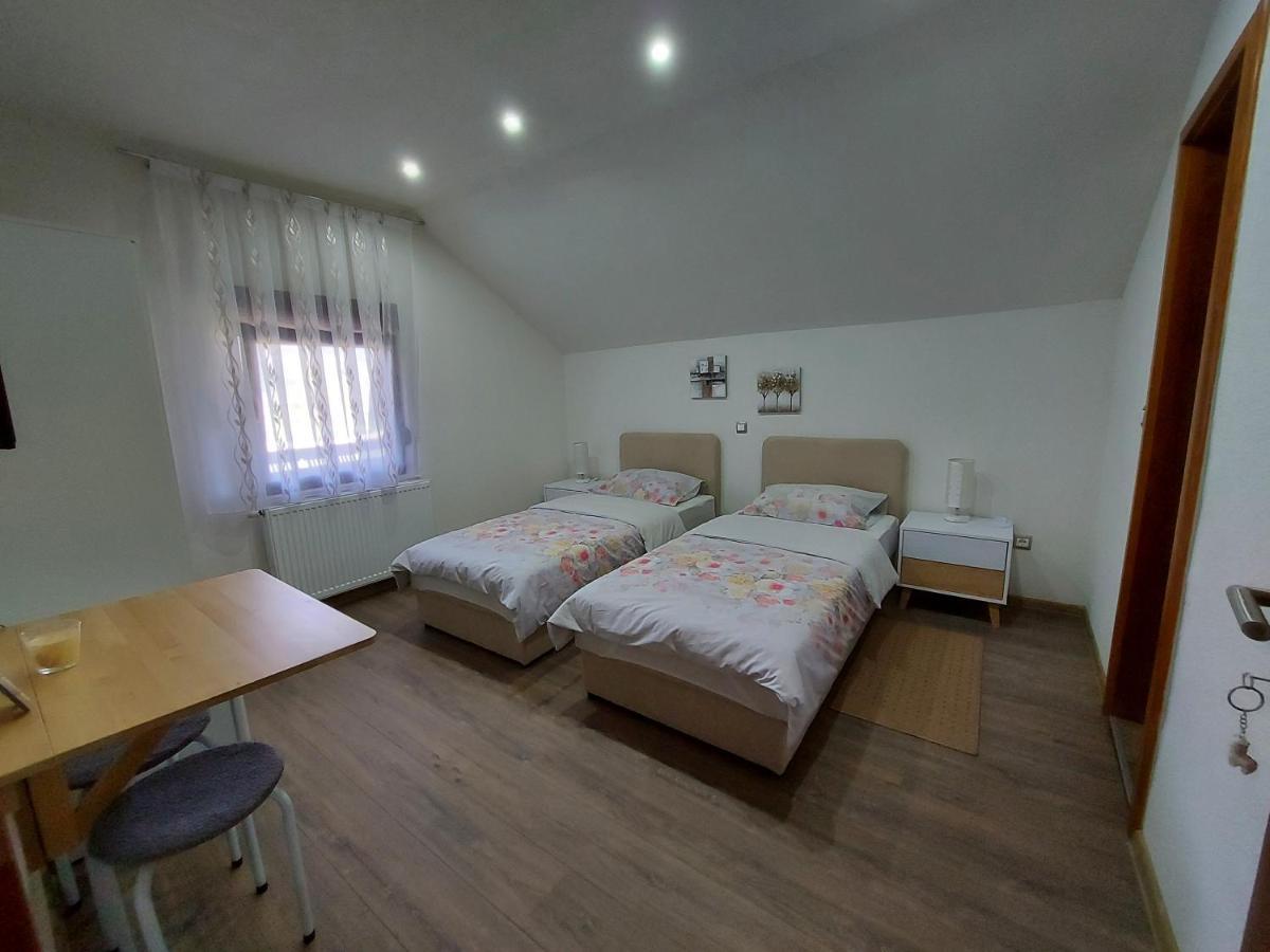 House Boketto Hotel Korenica Ngoại thất bức ảnh