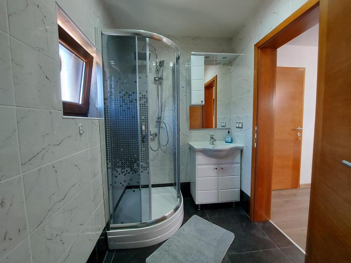 House Boketto Hotel Korenica Ngoại thất bức ảnh