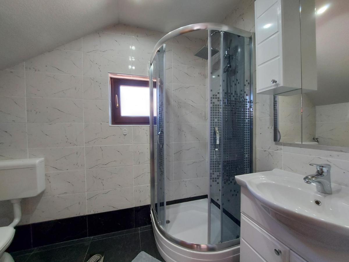 House Boketto Hotel Korenica Ngoại thất bức ảnh