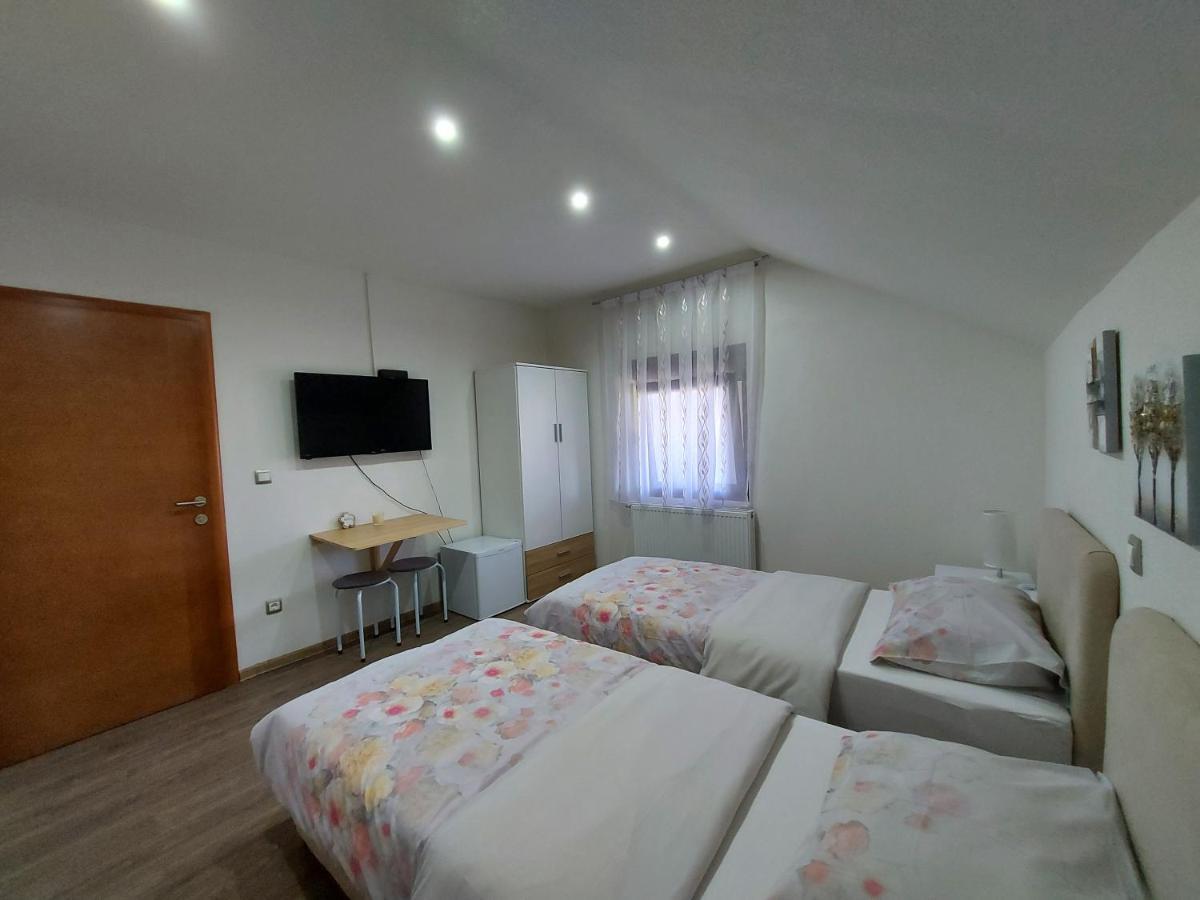 House Boketto Hotel Korenica Ngoại thất bức ảnh