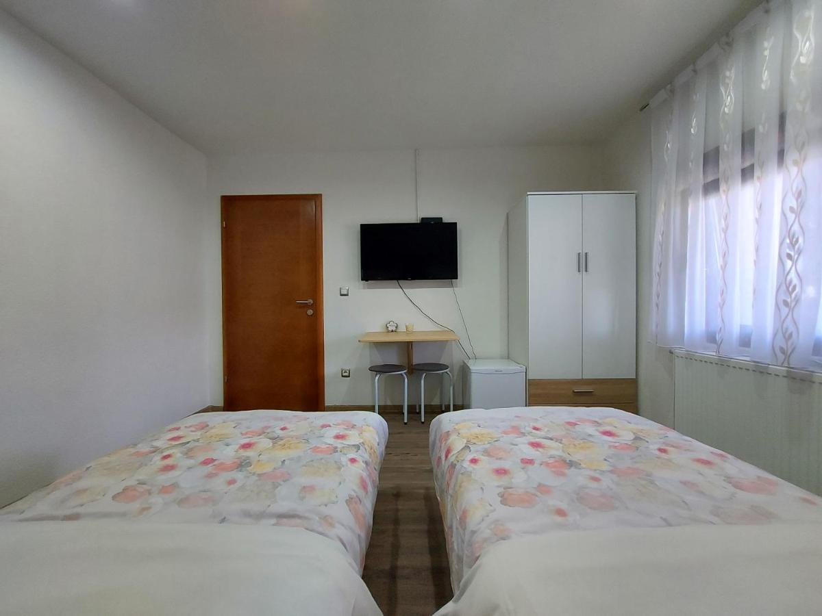 House Boketto Hotel Korenica Ngoại thất bức ảnh
