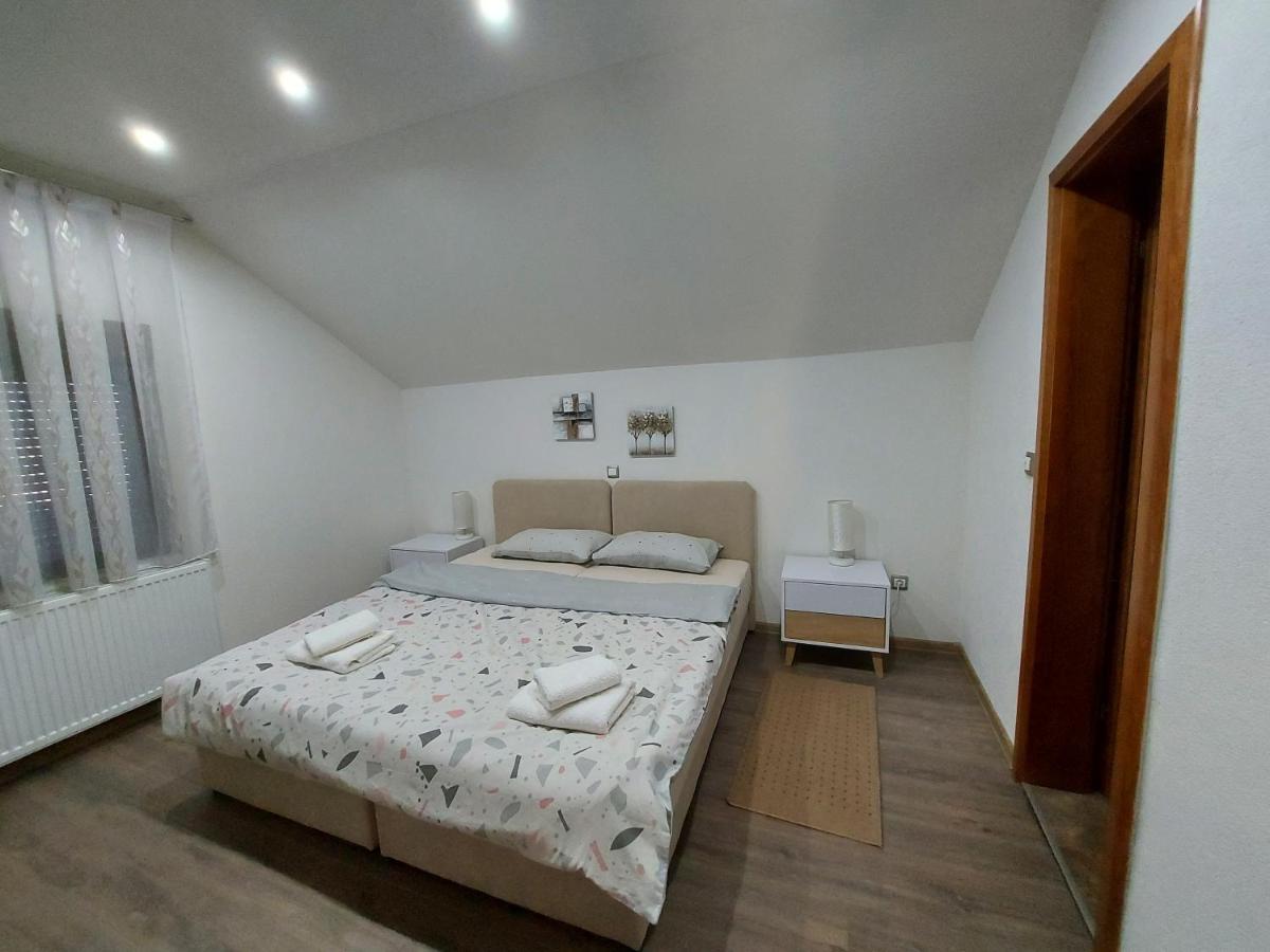 House Boketto Hotel Korenica Ngoại thất bức ảnh