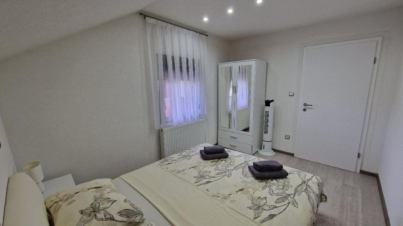 House Boketto Hotel Korenica Ngoại thất bức ảnh