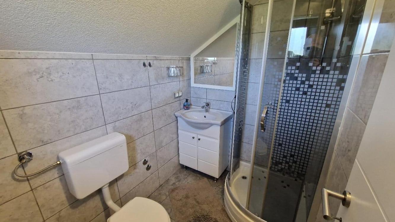 House Boketto Hotel Korenica Ngoại thất bức ảnh