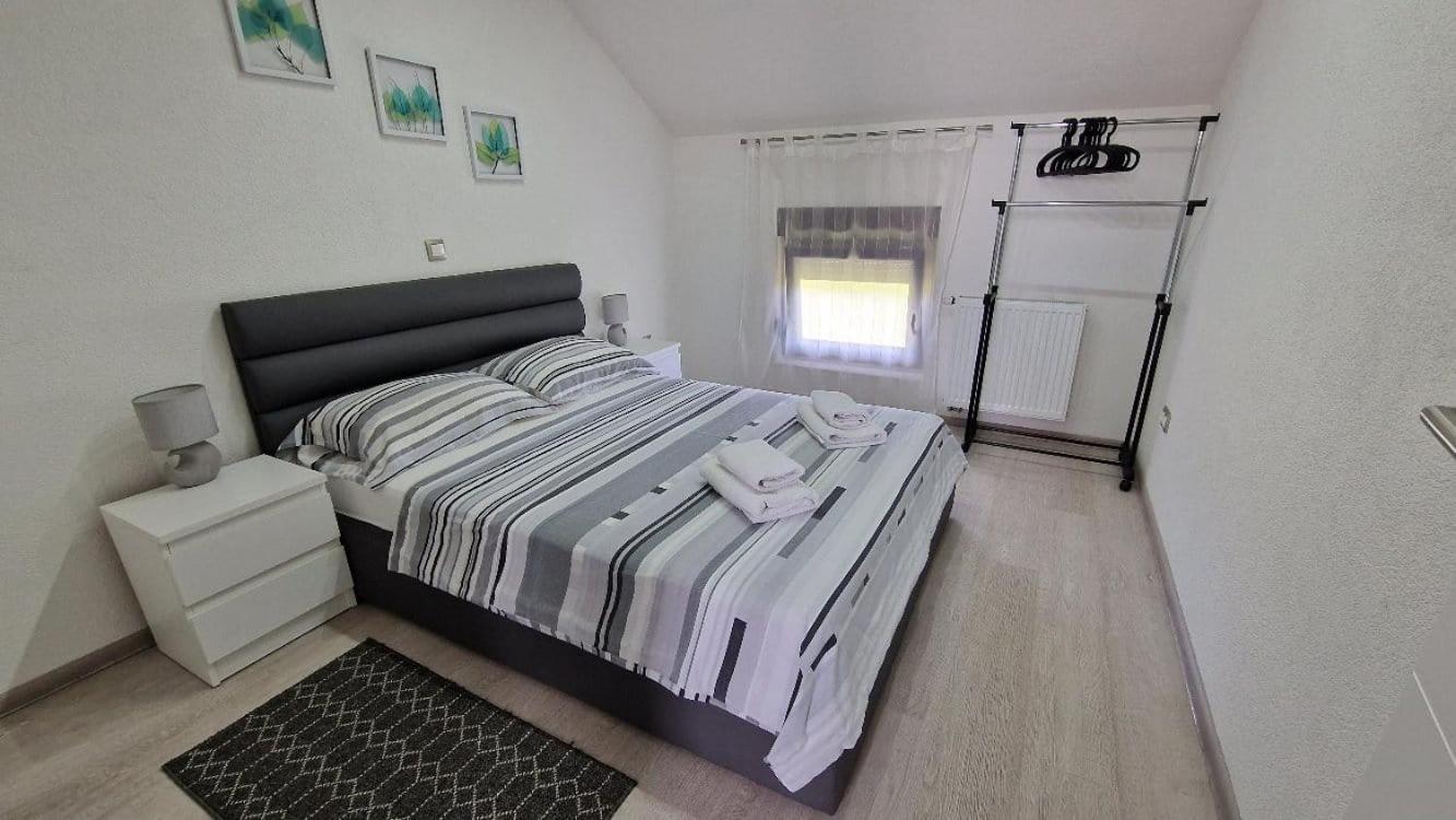 House Boketto Hotel Korenica Ngoại thất bức ảnh